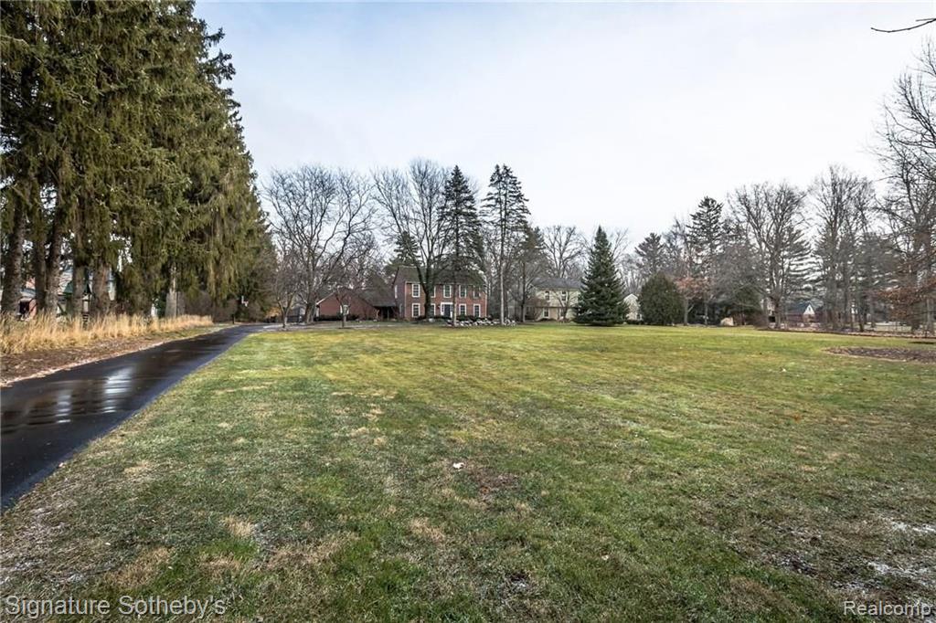32370 Lahser Road Beverly Hills, MI 48025 - Photo 5 of 42