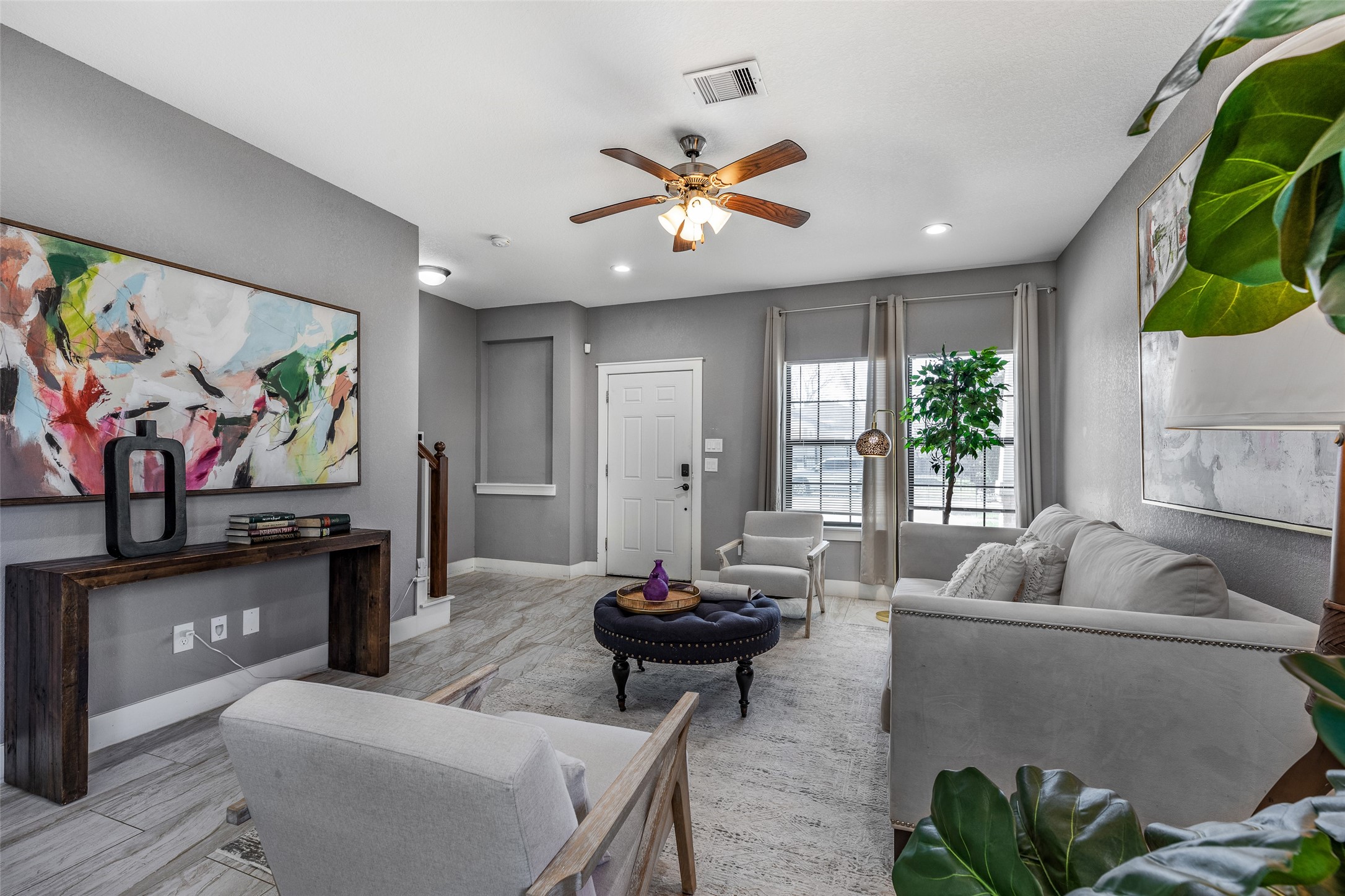 6501 Stratton Street Houston, TX 77023 - Photo 5 of 46 Common area features several large windows, allowing plenty of natural light!