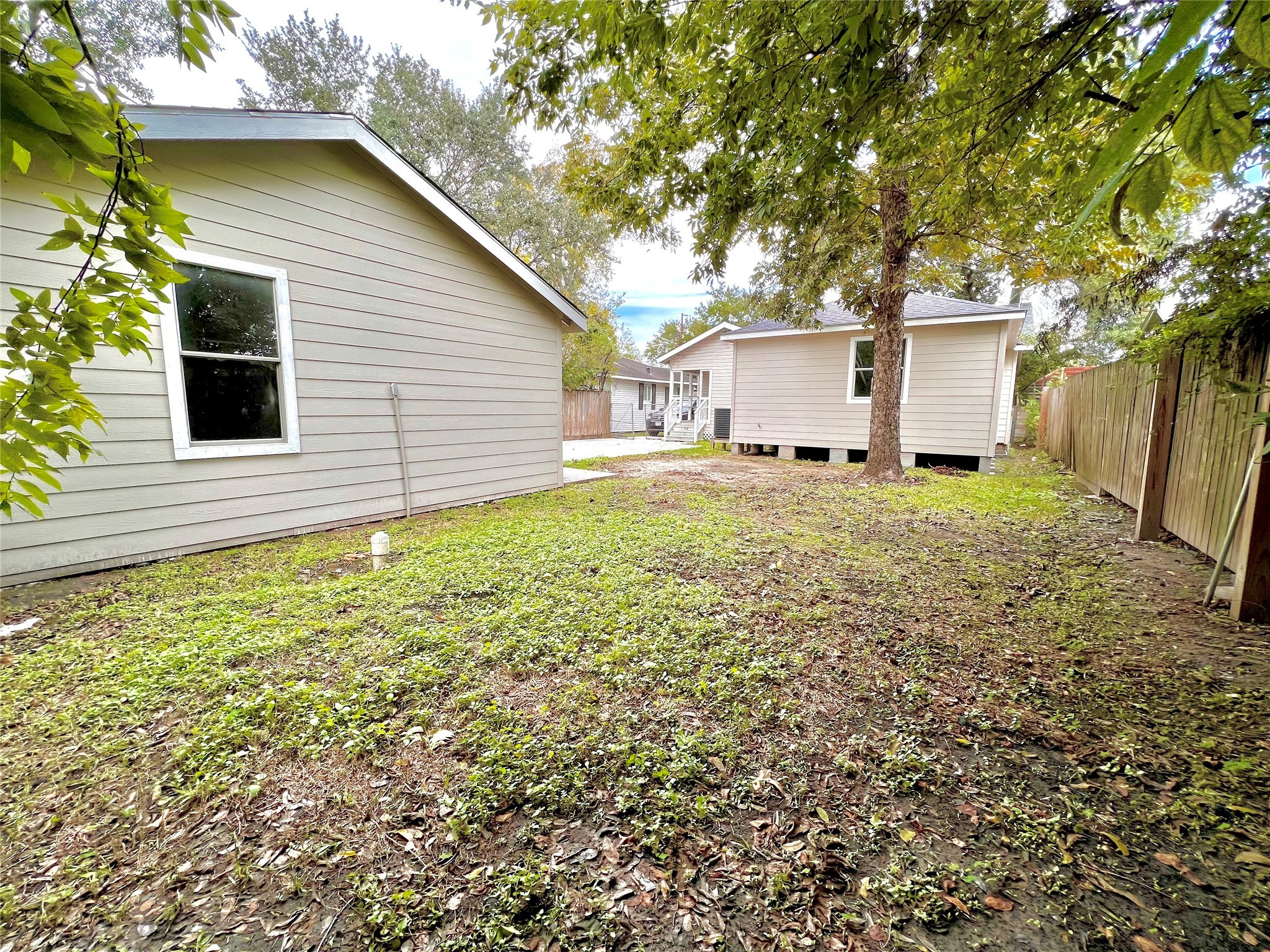 914 Bunton Street Houston, TX 77009 - Photo 15 of 15 SPACIOUS lot! 2 vehicle detached garage provides extra driveway parking