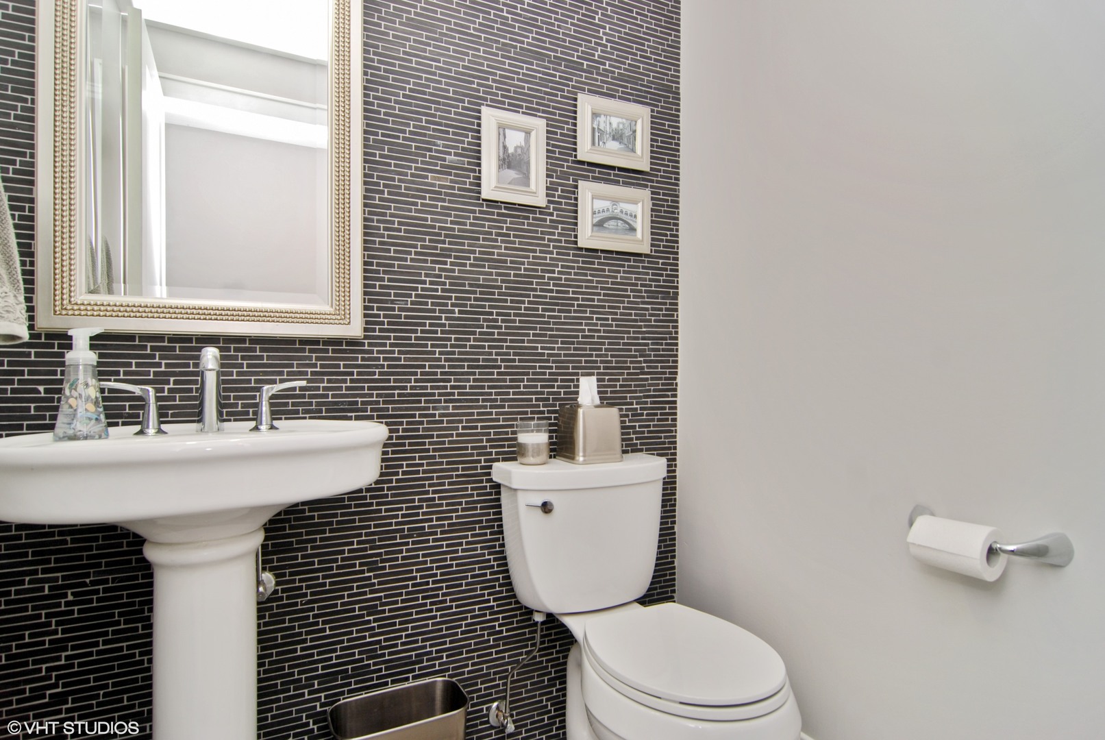 349 Nuttall Road Riverside, IL 60546 - Photo 17 of 25 a bathroom with a toilet sink and mirror