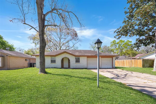 $1,900 | 5375 Little John Lane, Katy, TX 77493
