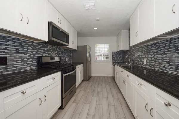 $1,900 | 5375 Little John Lane, Katy, TX 77493