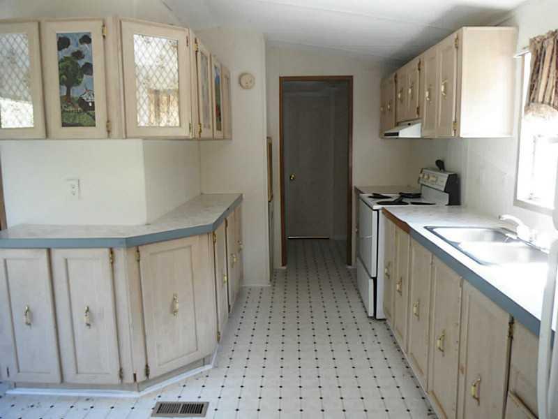 198 Tanglewood Road Jefferson, GA 30549 - Photo 1 of 1 Cafeteria/Kitchen.