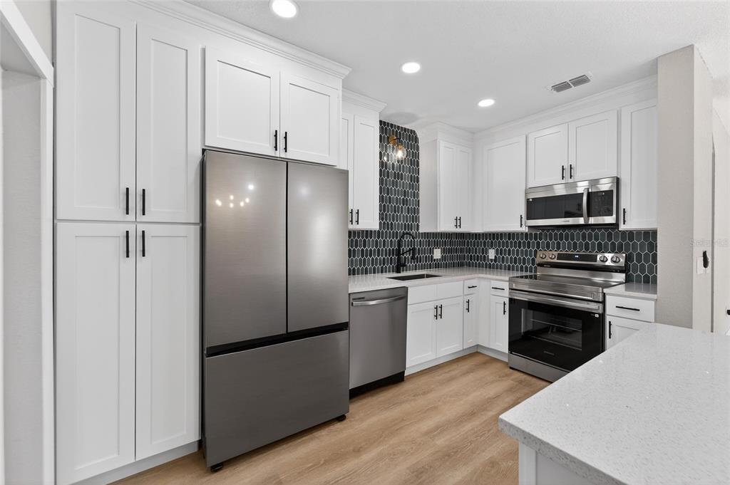 1112 Lake Shore Ranch Drive Seffner, FL 33584 - Photo 19 of 100