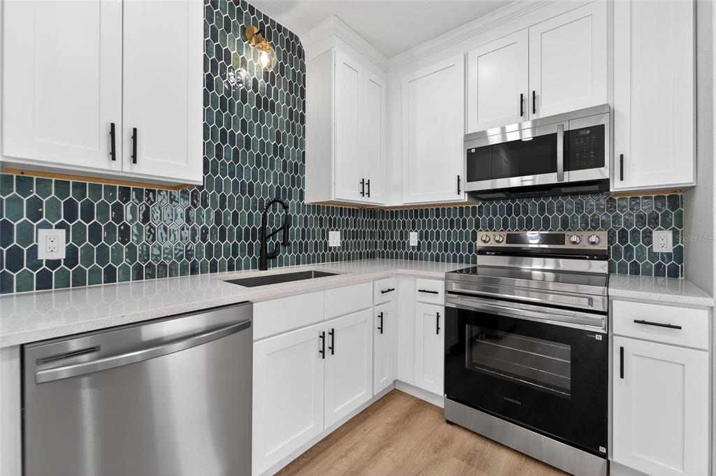 1112 Lake Shore Ranch Drive Seffner, FL 33584 - Photo 24 of 100