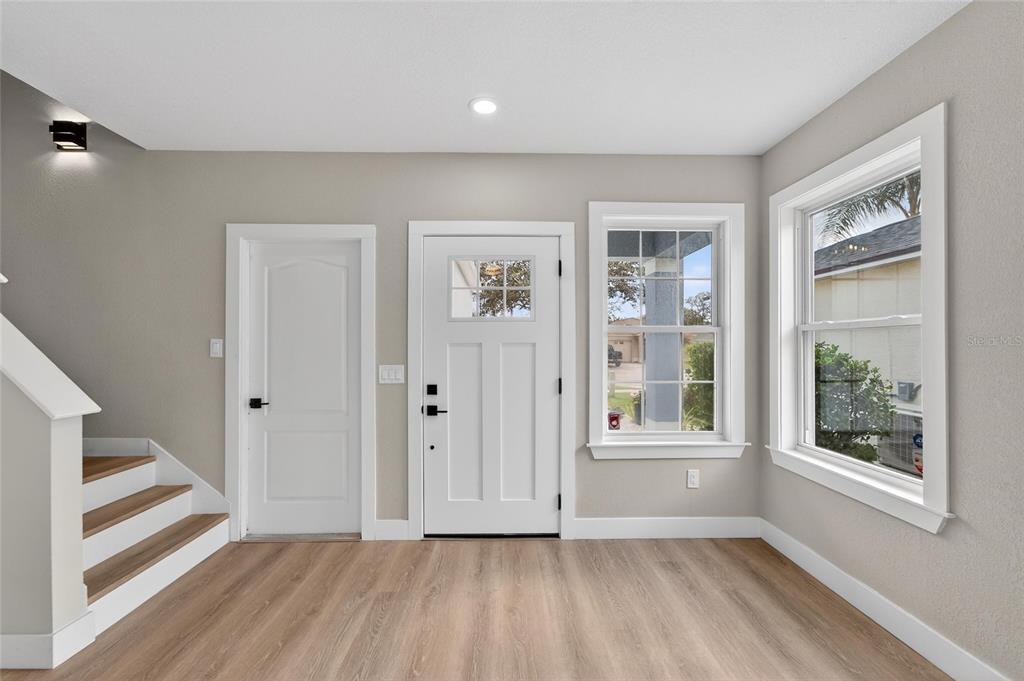 1112 Lake Shore Ranch Drive Seffner, FL 33584 - Photo 10 of 100