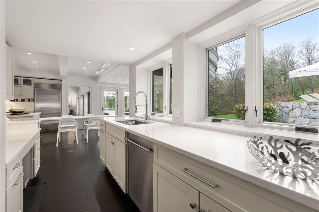 44 Meadowbrook Road Weston, MA 02493 - Photo 15 of 42