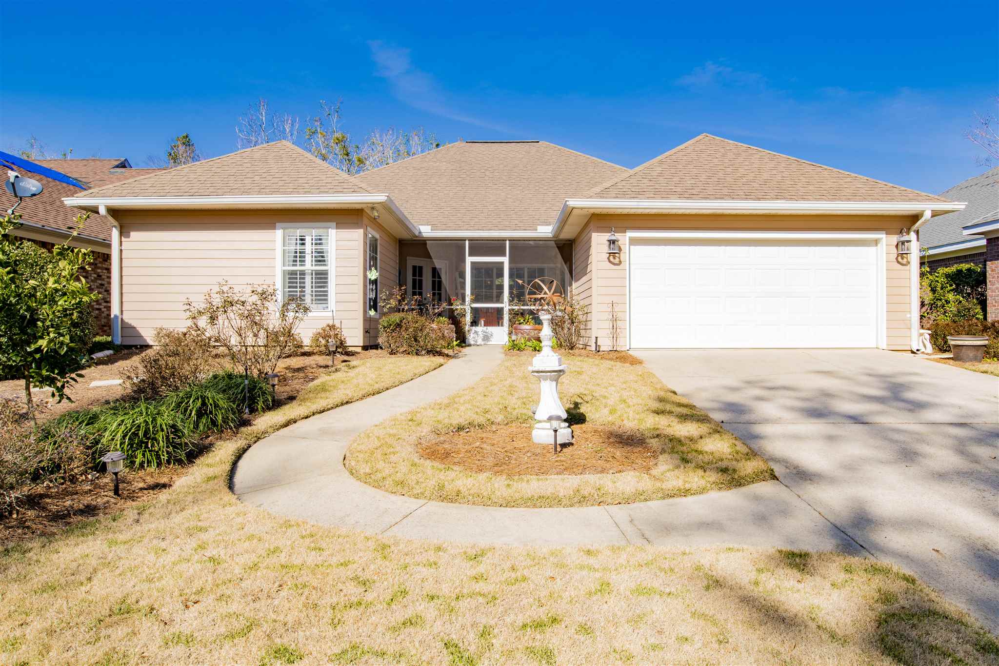 305 Savannah Circle Foley, AL 36535 - Photo 23 of 29 Back Entrance and Garage