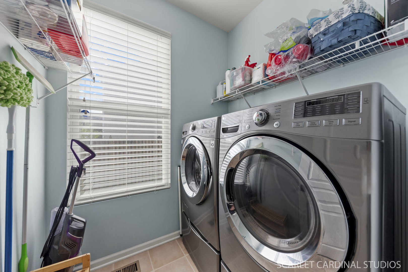 11748 Glenn Circle Plainfield, IL 60585 - Photo 10 of 24 a utility room with dryer and washer