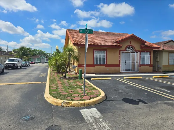 $489,900 | 9018 Northwest 120th Street, Unit 133, Hialeah Gardens, FL 33018