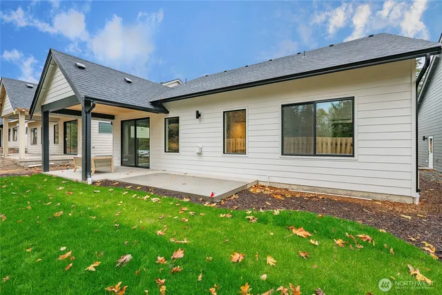 a view of a house with backyard and porch