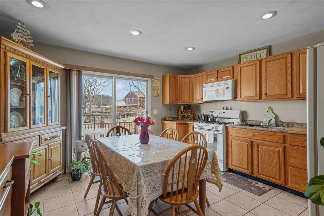 5 Murphy Avenue Bristol, RI 02809 - Photo 11 of 35