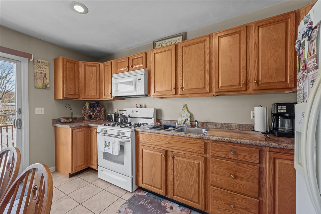 5 Murphy Avenue Bristol, RI 02809 - Photo 12 of 35