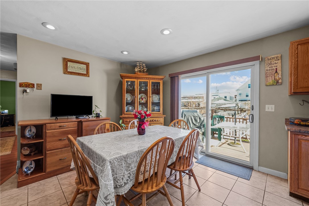 5 Murphy Avenue Bristol, RI 02809 - Photo 13 of 35