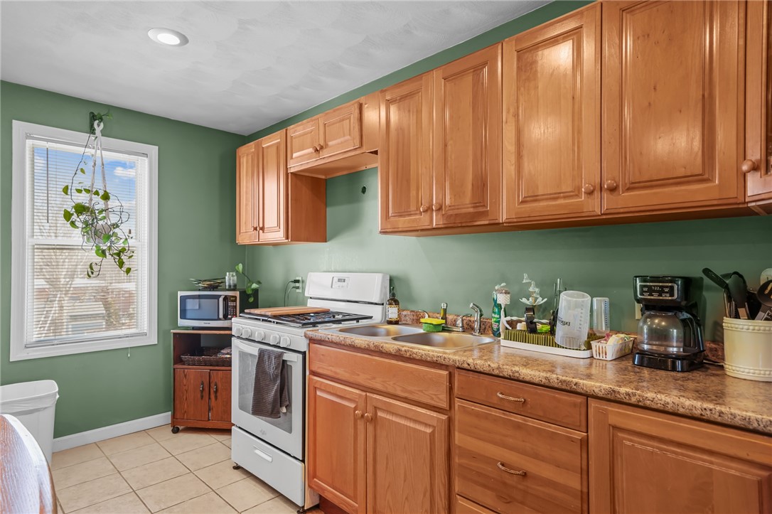 5 Murphy Avenue Bristol, RI 02809 - Photo 15 of 35