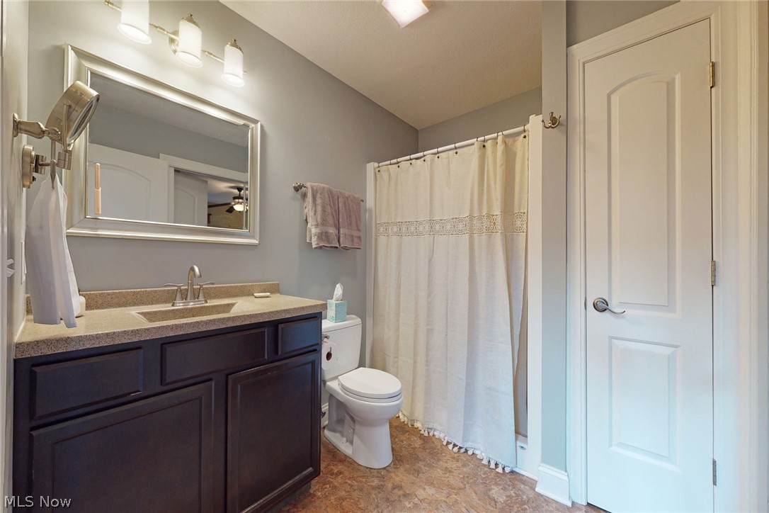 2531 Blake Road Wadsworth, OH 44281 - Photo 32 of 34 Large full bath off the master bedroom.