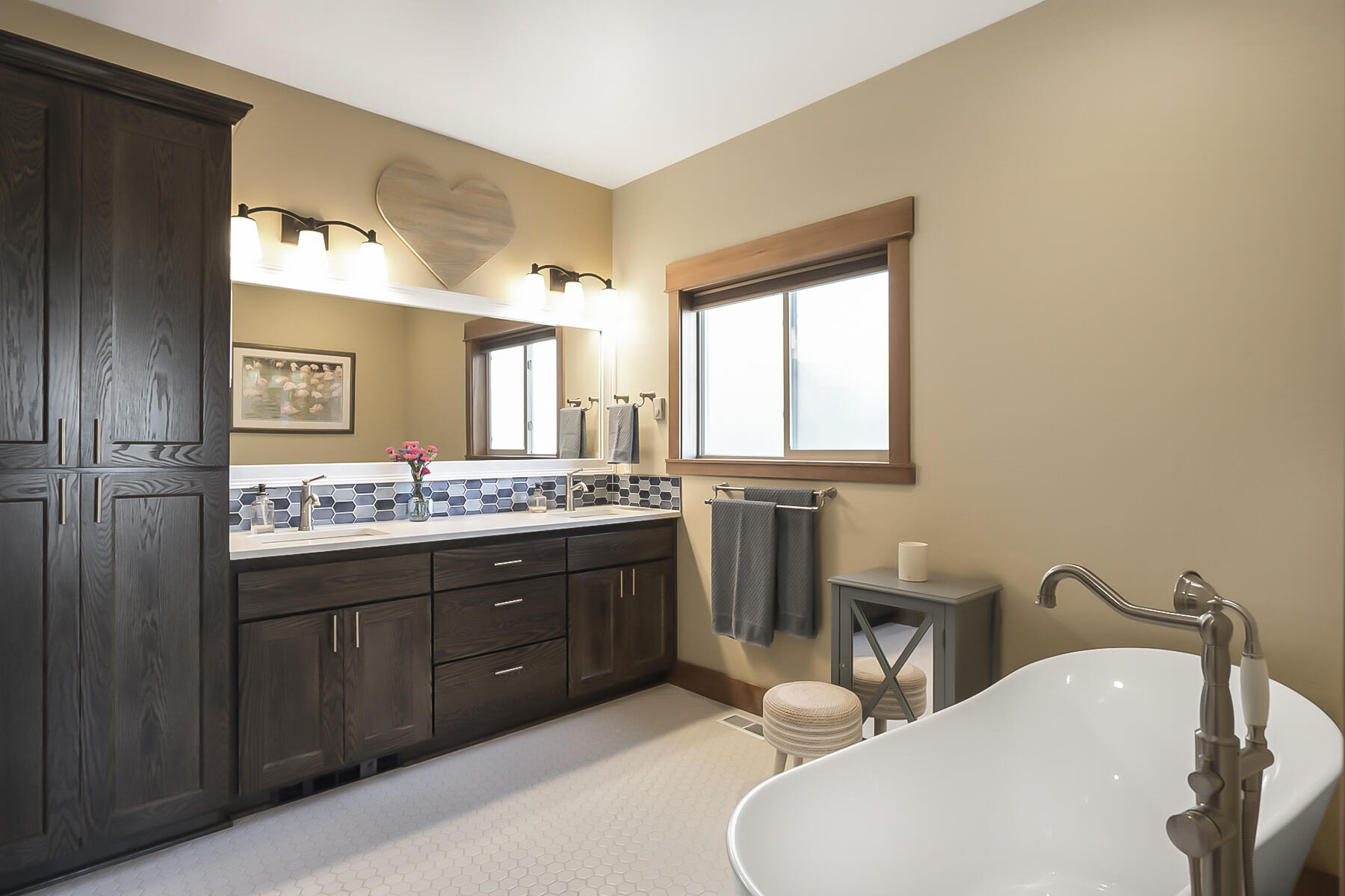 8598 Southwest Copley Road Powell Butte, OR 97753 - Photo 23 of 85 Primary bathroom
