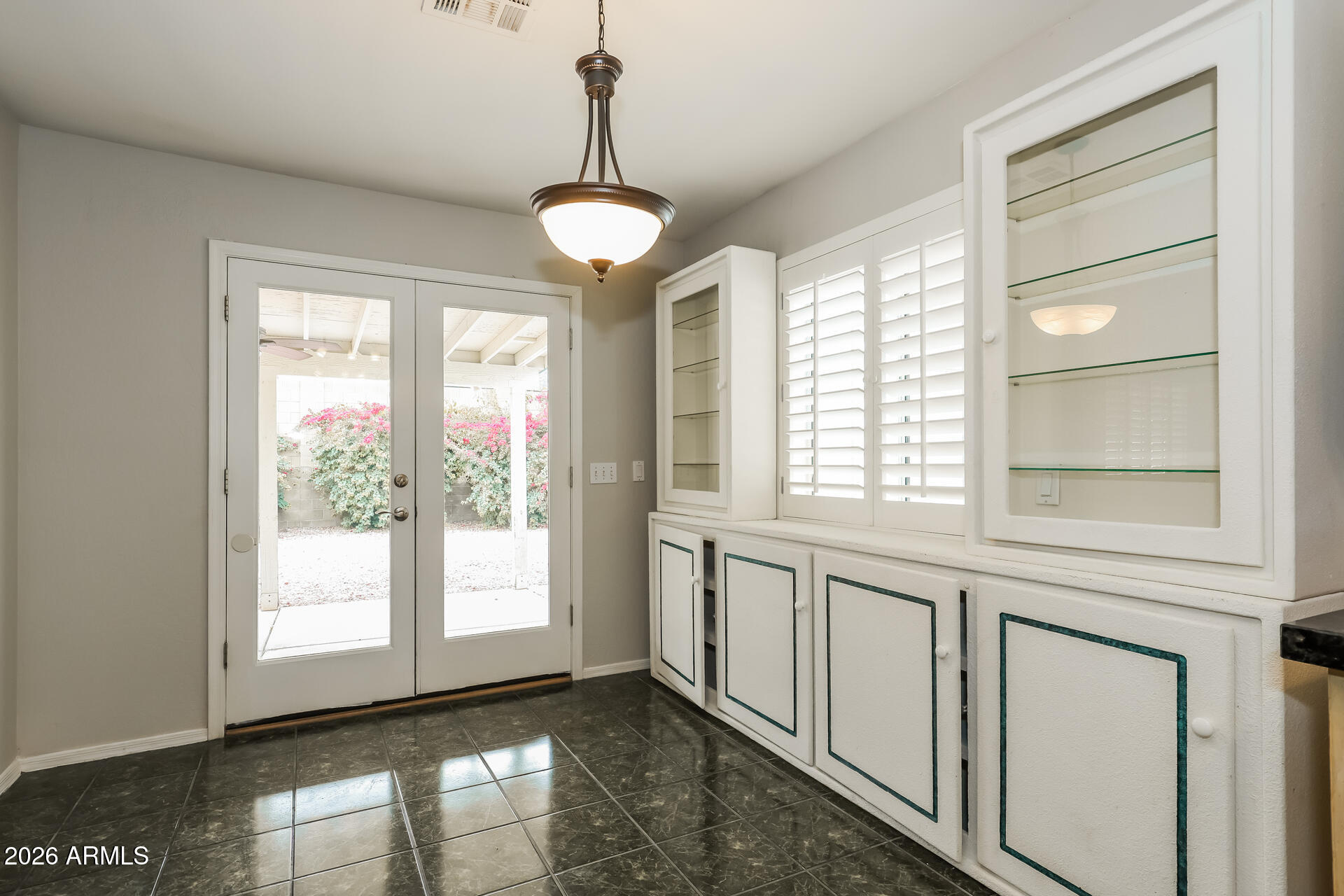 1653 East Vineyard Road Phoenix, AZ 85042 - Photo 6 of 21 006-photo-dining-room-15182432