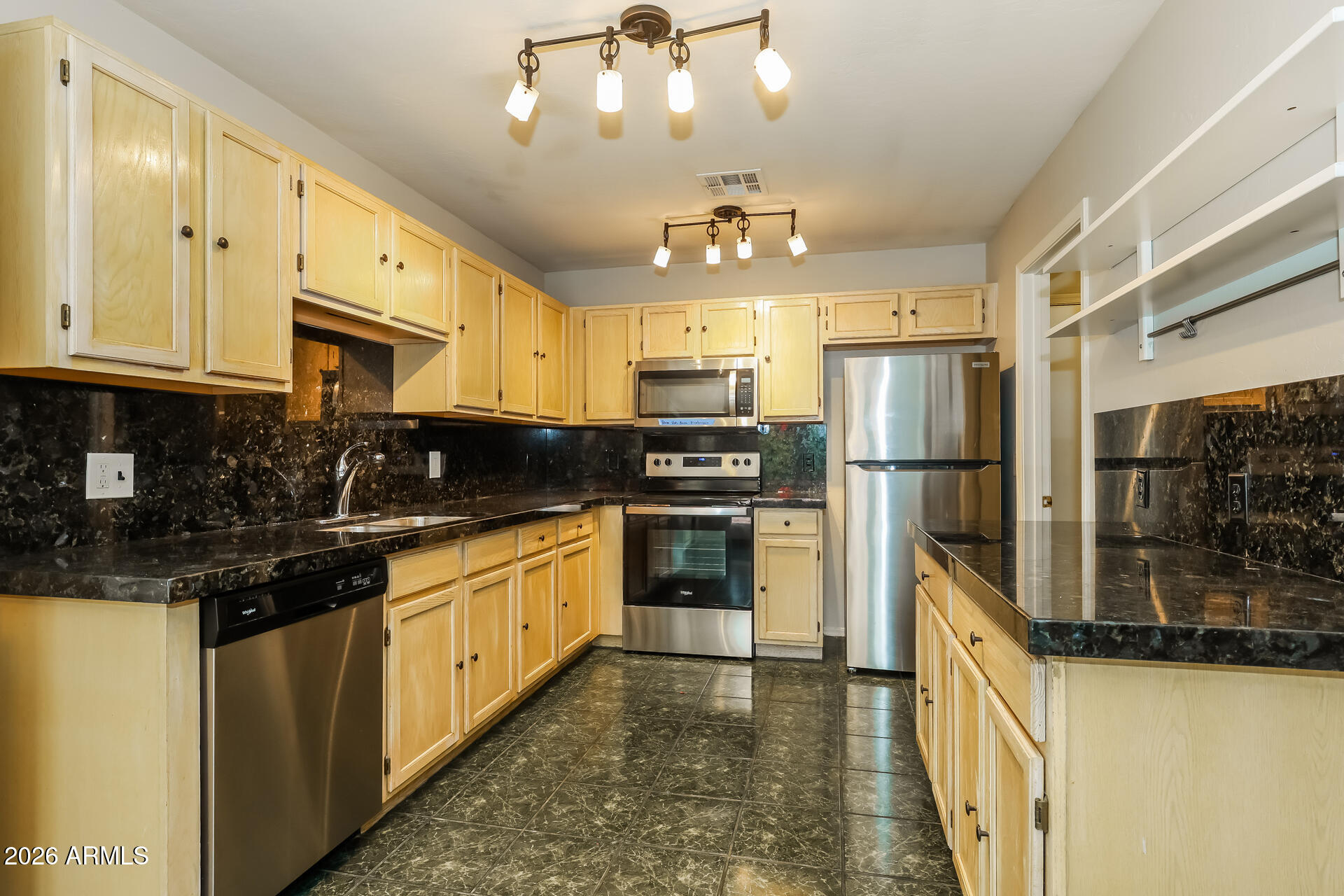 1653 East Vineyard Road Phoenix, AZ 85042 - Photo 7 of 21 007-photo-kitchen-15182433