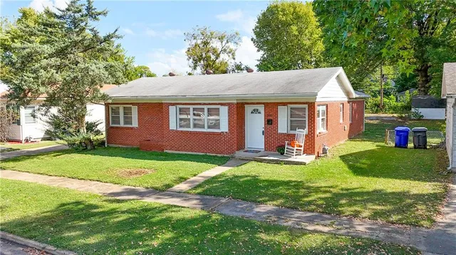 $189,500 | 1615 South Quincy Avenue, Sedalia, MO 65301