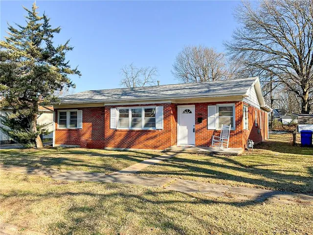 $189,500 | 1615 South Quincy Avenue, Sedalia, MO 65301