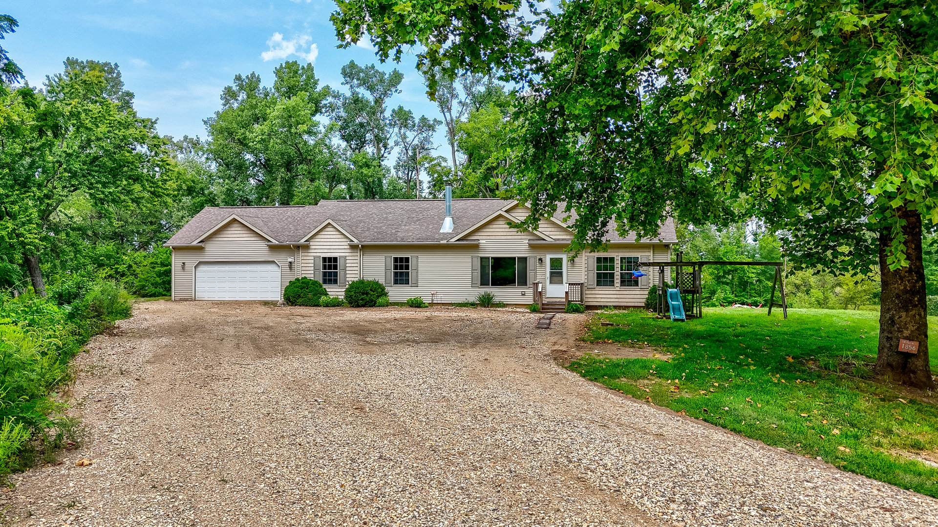 931 Highway 26 Magnolia, IL 61336 - Photo 4 of 35 a front view of a house with yard and green space