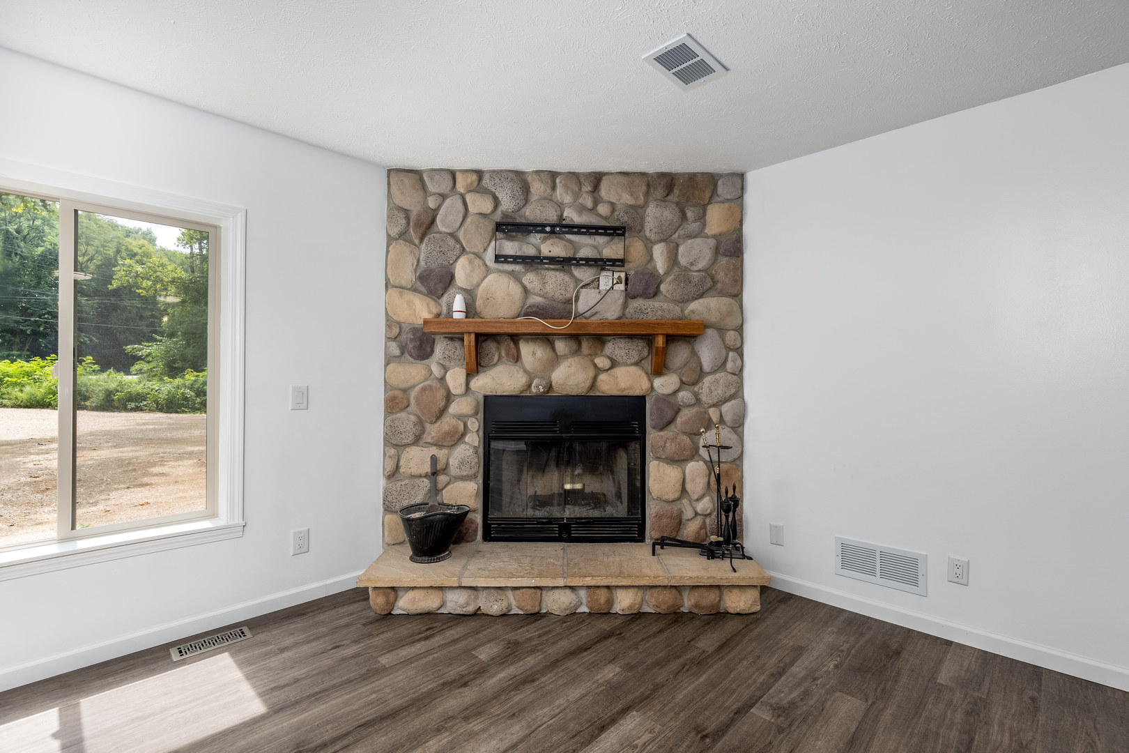 931 Highway 26 Magnolia, IL 61336 - Photo 8 of 35 a living room with a fireplace with wooden floor