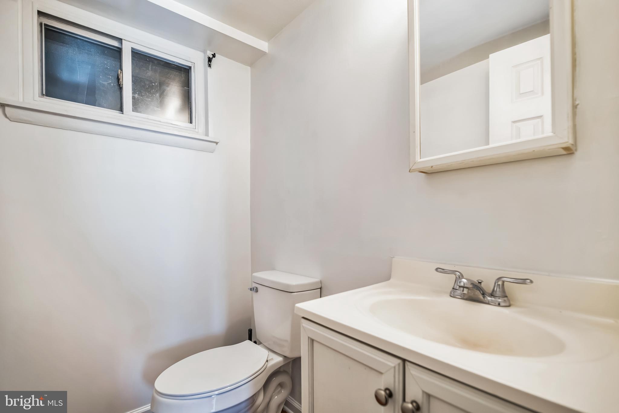 13426 Greenacre Drive Woodbridge, VA 22191 - Photo 24 of 45 a bathroom with a sink toilet and mirror