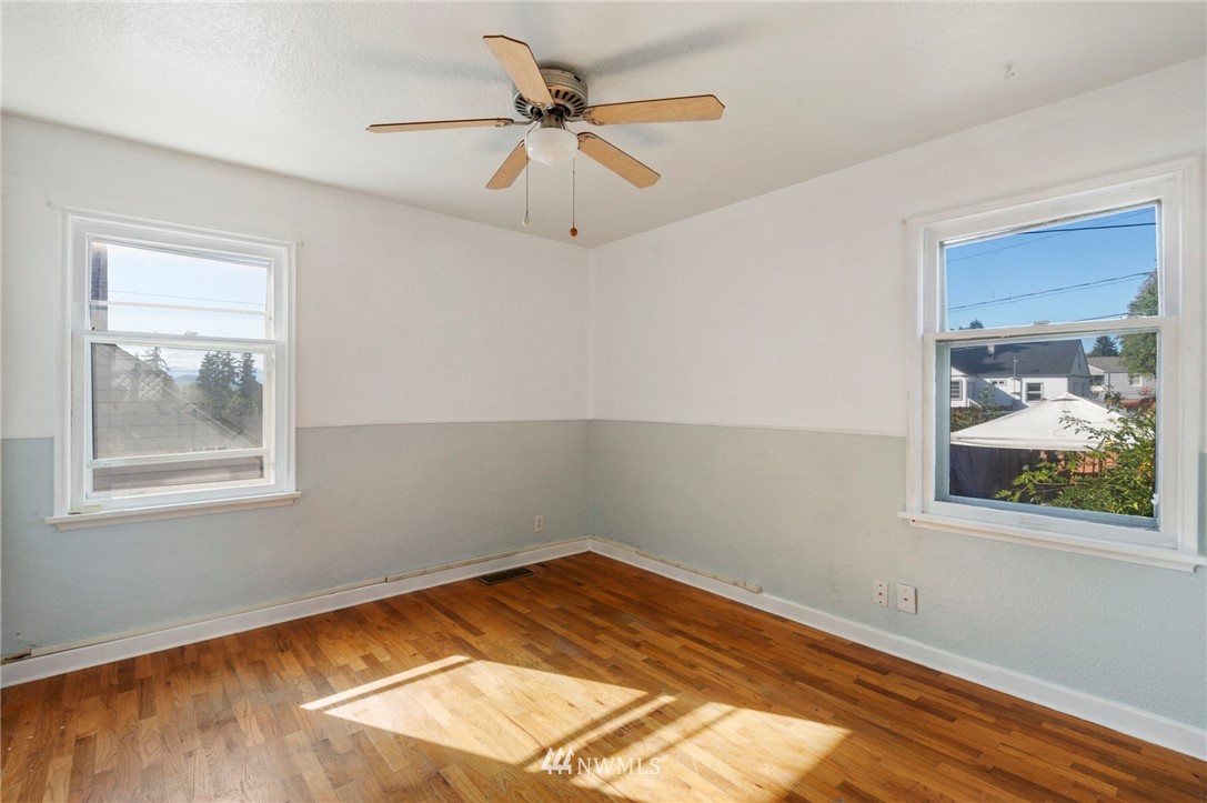 2106 East Highlands Street Bremerton, WA 98310 - Photo 11 of 23 Gallery Image 11