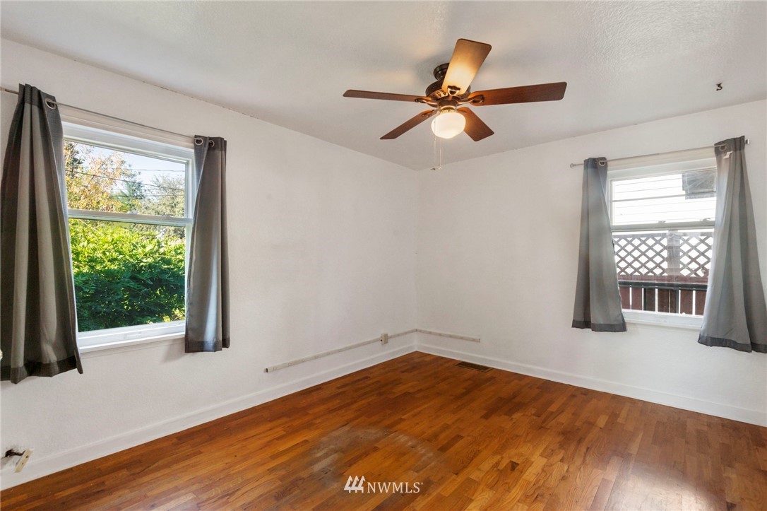 2106 East Highlands Street Bremerton, WA 98310 - Photo 12 of 23 Gallery Image 12