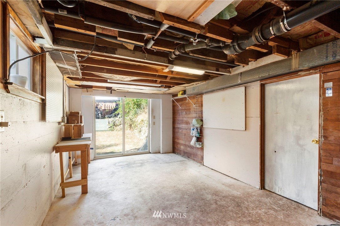 2106 East Highlands Street Bremerton, WA 98310 - Photo 17 of 23 Gallery Image 17