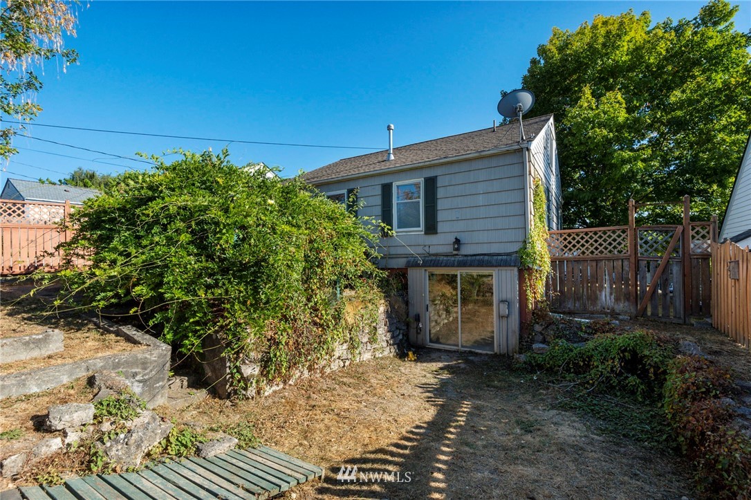2106 East Highlands Street Bremerton, WA 98310 - Photo 20 of 23 Gallery Image 20