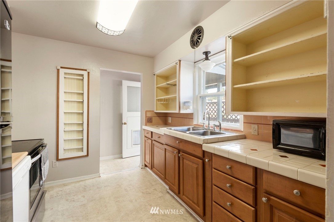2106 East Highlands Street Bremerton, WA 98310 - Photo 9 of 23 Gallery Image 9