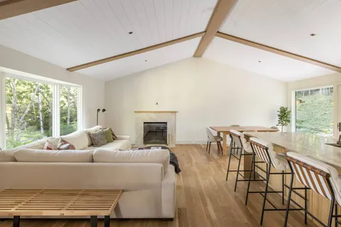 $2,300,000 | 7 Sylvan Lane, Sag Harbor, NY 11963
