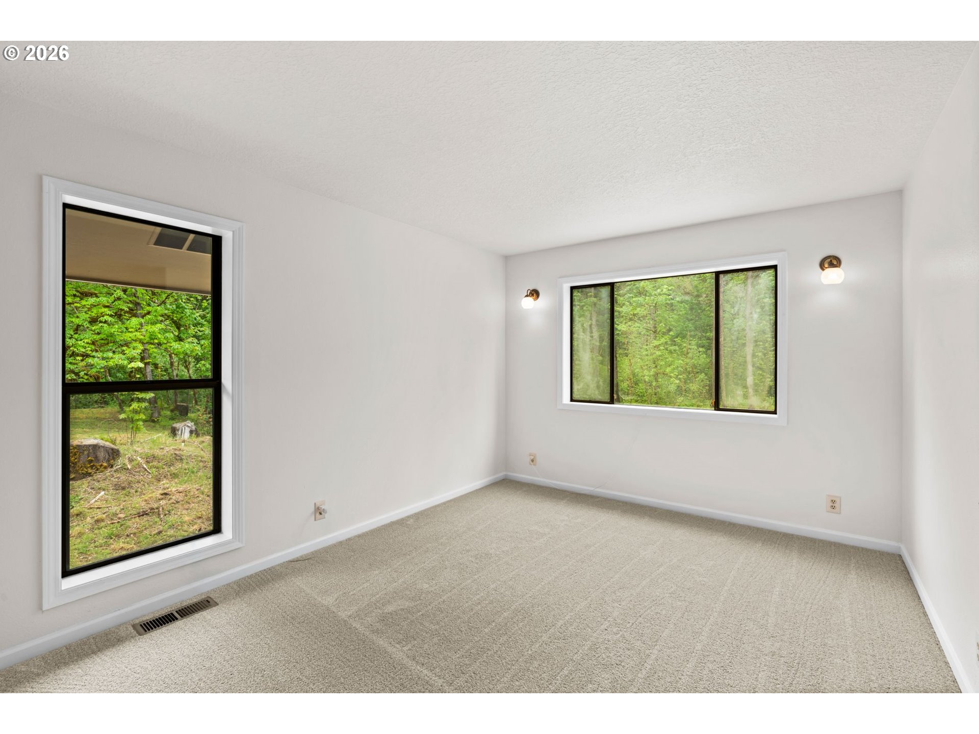93933 Marcola Road Marcola, OR 97454 - Photo 15 of 35 an empty room with large window