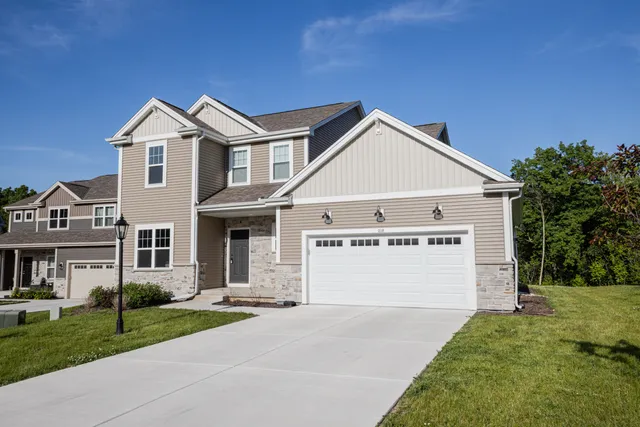 $649,900 | 310 Paradise Court, Hartland, WI 53029