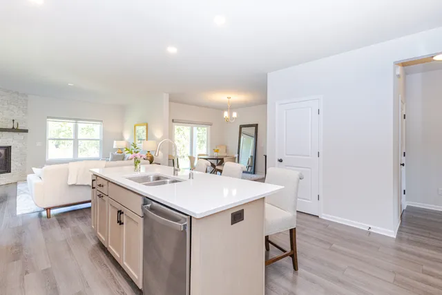 $649,900 | 310 Paradise Court, Hartland, WI 53029