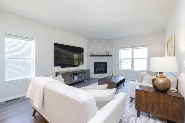 $649,900 | 310 Paradise Court, Hartland, WI 53029