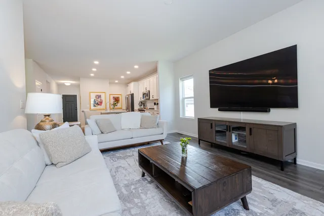 $649,900 | 310 Paradise Court, Hartland, WI 53029