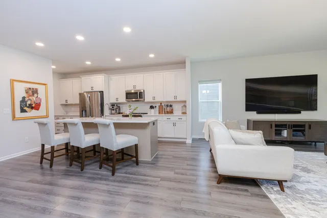 $649,900 | 310 Paradise Court, Hartland, WI 53029