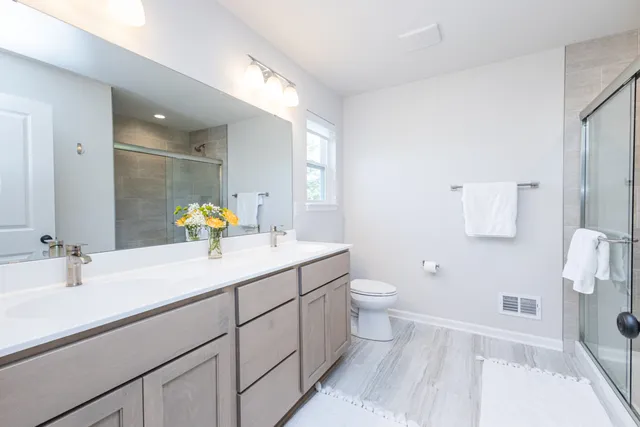 $649,900 | 310 Paradise Court, Hartland, WI 53029