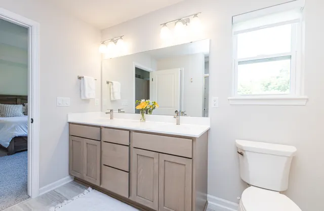 $649,900 | 310 Paradise Court, Hartland, WI 53029