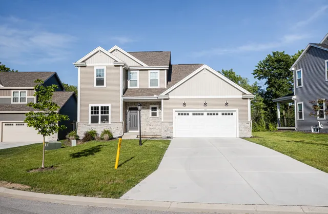 $649,900 | 310 Paradise Court, Hartland, WI 53029