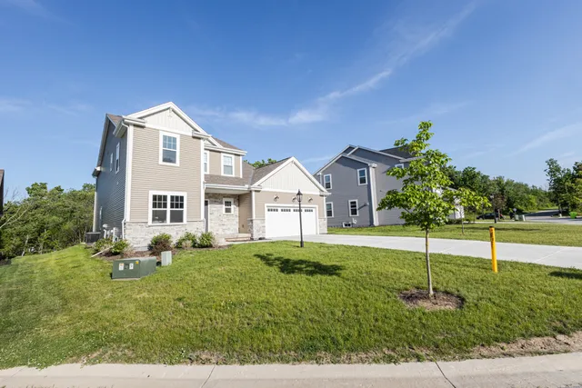 $649,900 | 310 Paradise Court, Hartland, WI 53029