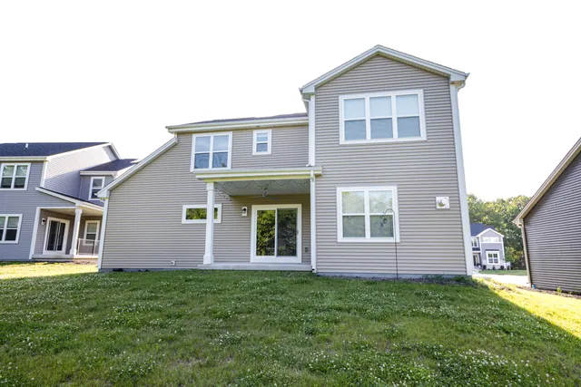 $649,900 | 310 Paradise Court, Hartland, WI 53029