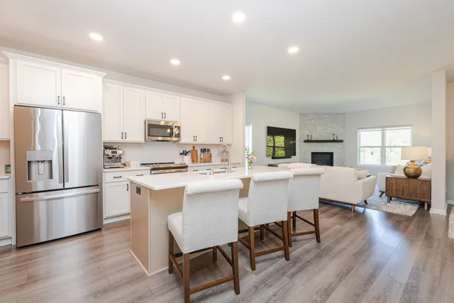 $649,900 | 310 Paradise Court, Hartland, WI 53029