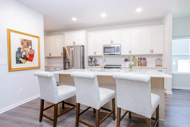 $649,900 | 310 Paradise Court, Hartland, WI 53029