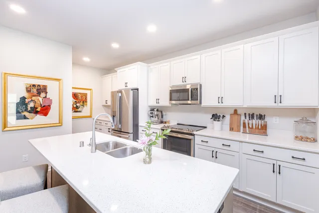 $649,900 | 310 Paradise Court, Hartland, WI 53029