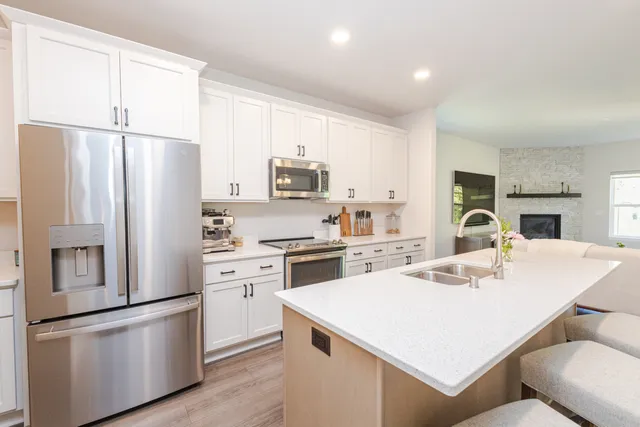 $649,900 | 310 Paradise Court, Hartland, WI 53029