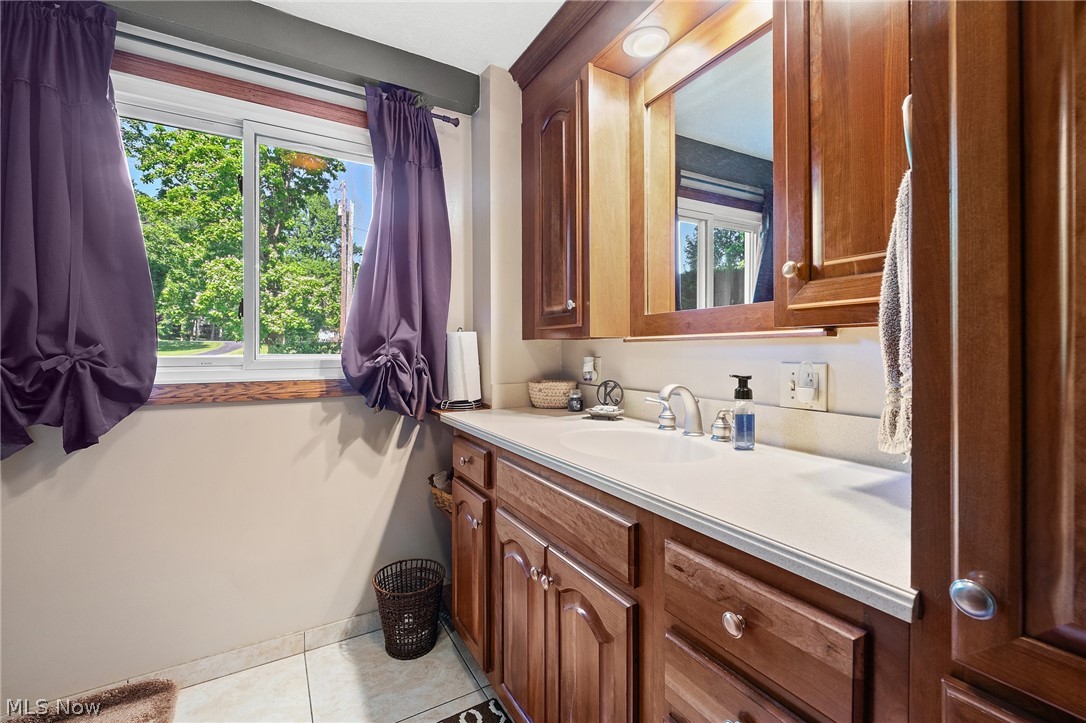 691 Warner Road Southeast Brookfield, OH 44403 - Photo 8 of 28 Gallery Image 8